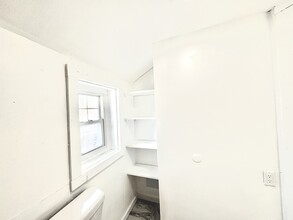 14 Hackmatack St in Manchester, CT - Building Photo - Building Photo