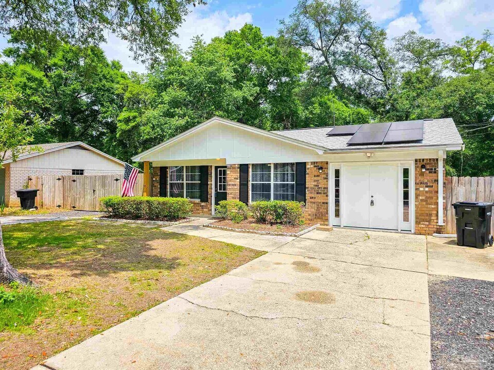 4770 Skyline Dr in Pensacola, FL - Building Photo