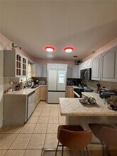 571 E 59th St in Hialeah, FL - Building Photo - Building Photo
