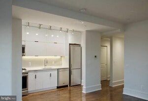 501 Seward Square SE in Washington, DC - Building Photo