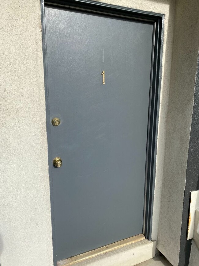 3746 S Canfield Ave, Unit 1 in Los Angeles, CA - Foto de edificio - Building Photo