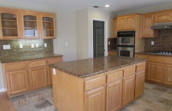 10 Valente in Irvine, CA - Building Photo - Building Photo