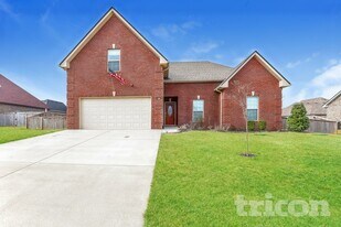 1008 Azalea Ct in Ashland City, TN - Building Photo