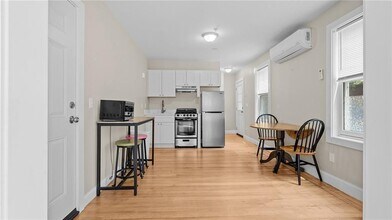 16 Brinley St in Newport, RI - Building Photo - Building Photo