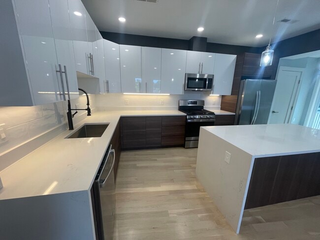 9 University Rd, Unit 3A