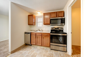 William's Tribute Apartments in Rochester, NY - Building Photo - Interior Photo