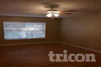 2884 Forest Edge Dr in Deltona, FL - Foto de edificio - Building Photo