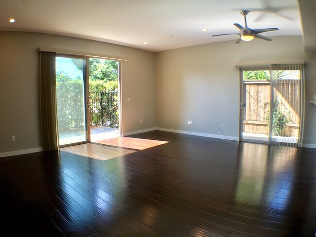 6428 Woodley Ave in Los Angeles, CA - Building Photo - Building Photo