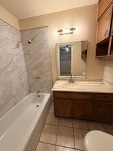 423 E Clinton St in Hobbs, NM - Building Photo - Building Photo