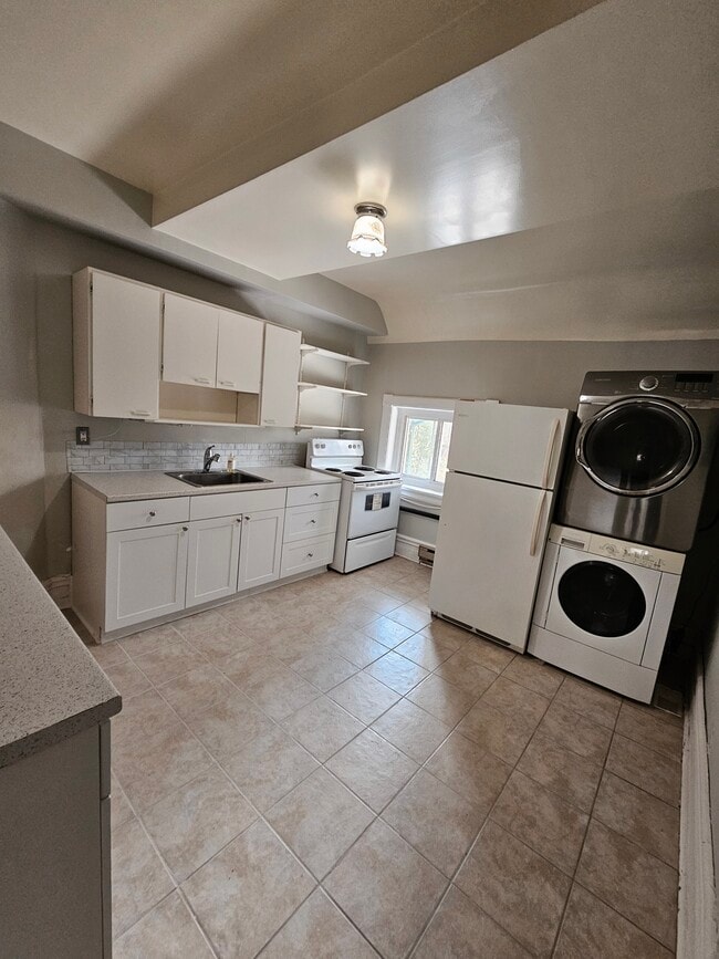 15 Courtland Av W in Kitchener, ON - Building Photo - Building Photo