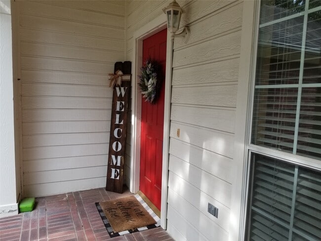 8906 Aberdeen Park Dr