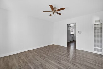 2100 W Ball Rd, Unit C in Anaheim, CA - Foto de edificio - Building Photo