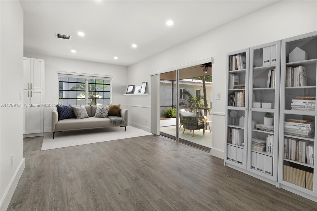3710 Ponce de Leon in Coral Gables, FL - Building Photo