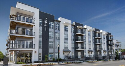 841 Memorial Apartments in Atlanta, GA - Building Photo - Building Photo