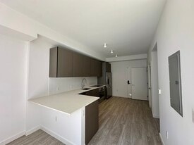218 NW 34th St, Unit S4 in Miami, FL - Building Photo