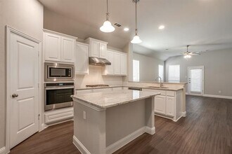 101 Knight of Realm Blvd in Lewisville, TX - Building Photo - Building Photo