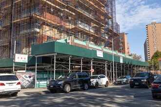 Garden View Plaza in Flushing, NY - Building Photo - Building Photo