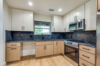 1215 Mill Valley Dr in Plano, TX - Building Photo - Building Photo
