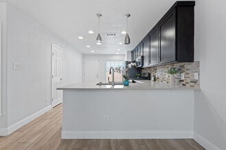 6001 Jain Ln in Austin, TX - Building Photo - Building Photo