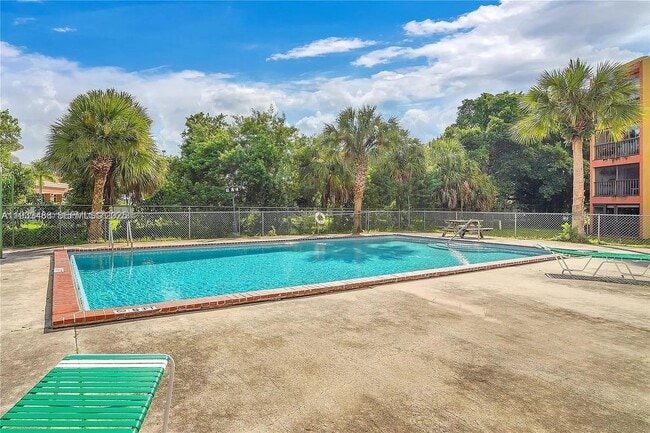 9405 W Flagler St in Miami, FL - Building Photo - Building Photo