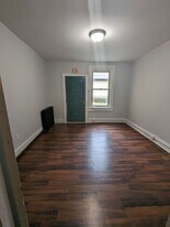 418 11th St in Beaver Falls, PA - Building Photo