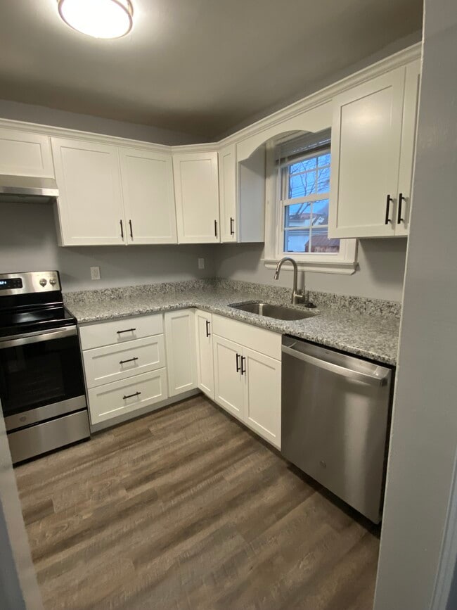 5503 Staunton Ave SE in Charleston, WV - Building Photo - Building Photo