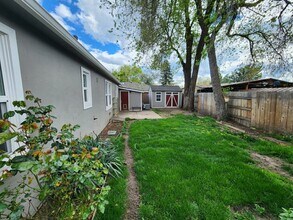 2411 Crater Lake Ave in Medford, OR - Building Photo - Building Photo
