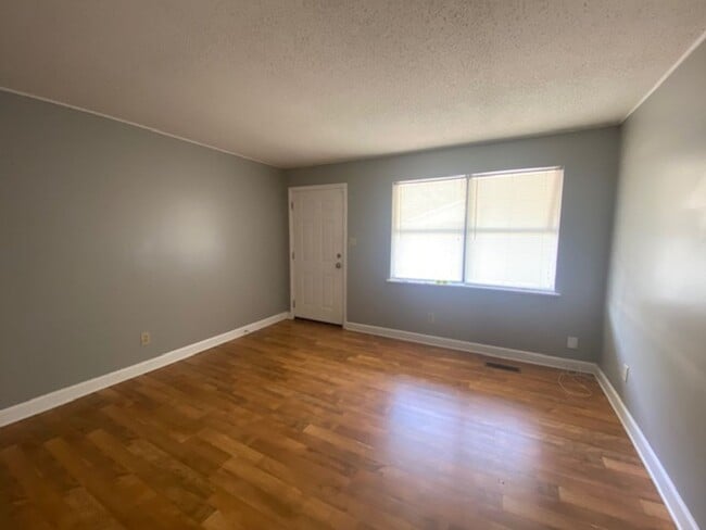 215 Weeks Dr NE in Cleveland, TN - Building Photo - Building Photo