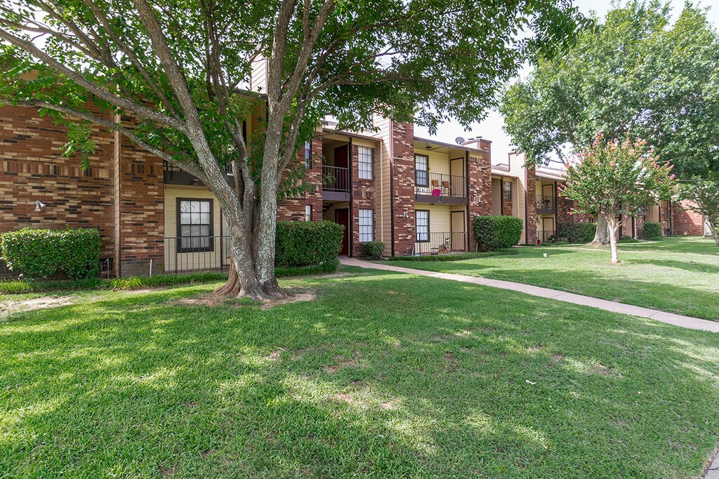 Townhouse Apartments Ennis, TX Apartments