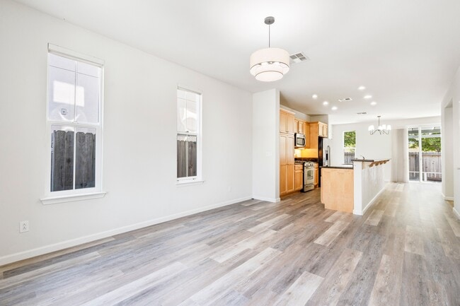 9437 Dunbar Dr in Oakland, CA - Building Photo - Building Photo