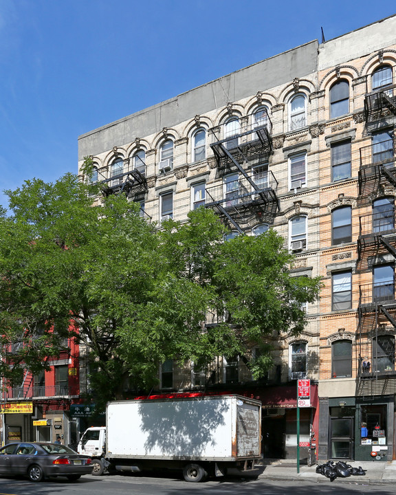 135-137 Chrystie St in New York, NY - Building Photo