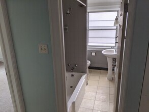 1608 W Broad St, Unit 2 in Bethlehem, PA - Building Photo - Building Photo