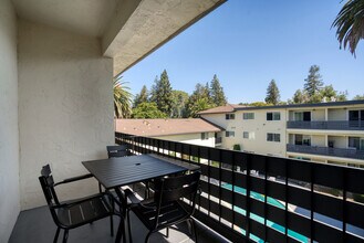 235 Arlington Rd in Redwood City, CA - Building Photo - Building Photo