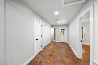 1046 Hillcrest Dr in San Antonio, TX - Building Photo - Building Photo