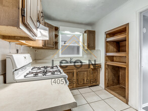 1616 W Britton Rd in The Village, OK - Foto de edificio - Building Photo