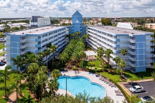 West Bay Village in Kissimmee, FL - Building Photo