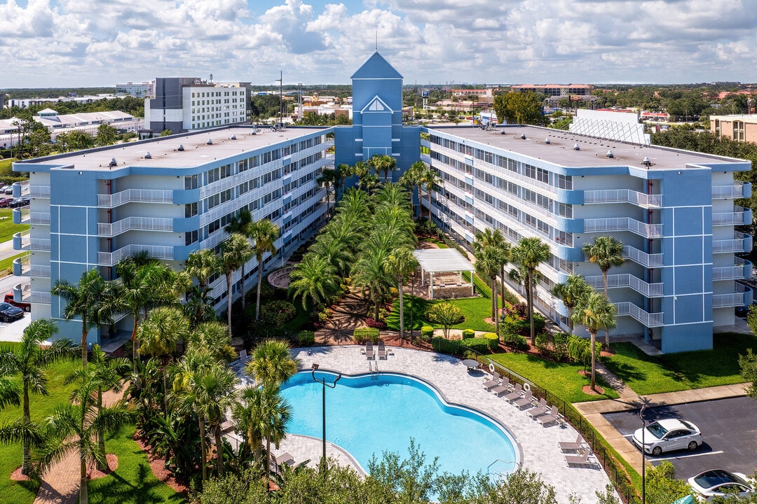 West Bay Village in Kissimmee, FL - Foto de edificio