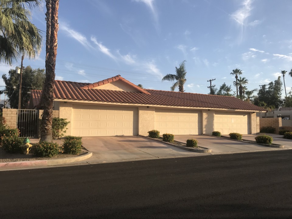 74431 Driftwood Dr in Palm Desert, CA - Building Photo