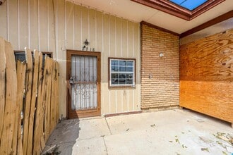 2718 E Price St in Laredo, TX - Building Photo - Building Photo