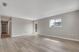 2845 SW 24th St in Miami, FL - Building Photo - Building Photo