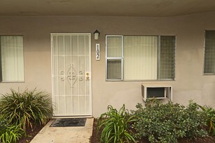 Cypress Pointe Apartments in La Habra, CA - Building Photo