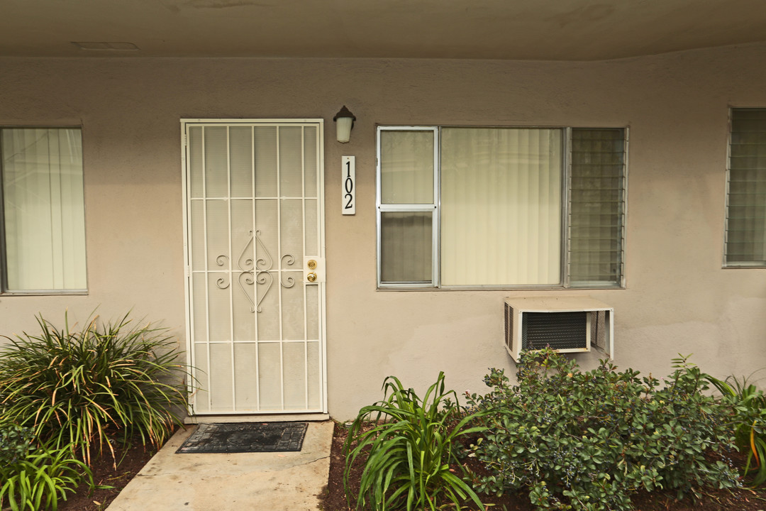 Cypress Pointe Apartments in La Habra, CA - Building Photo