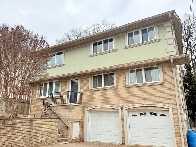 9 Chopin Dr in Hawthorne, NJ - Foto de edificio - Building Photo