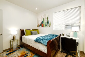 953 Normandie Ave-Unit -204 in Los Angeles, CA - Building Photo - Building Photo