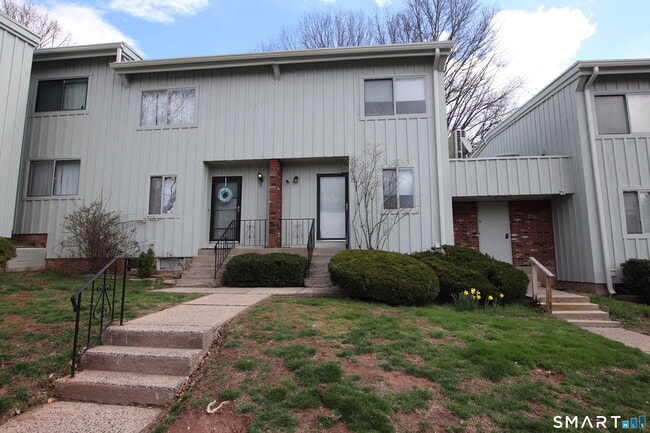 79 Webster Ct in Newington, CT - Building Photo - Building Photo