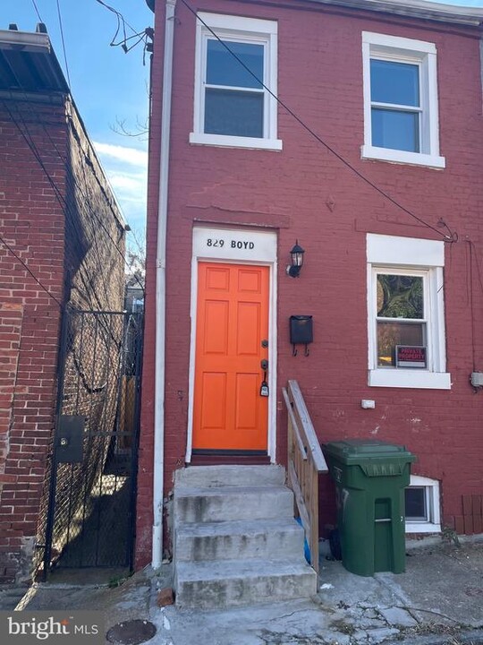 829 Boyd St in Baltimore, MD - Building Photo