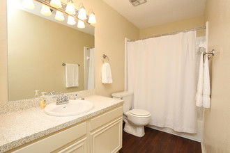 Towne Oaks Apartments in Little Rock, AR - Building Photo - Interior Photo