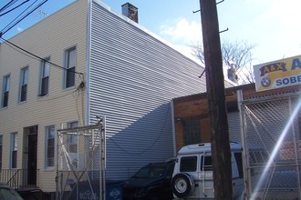 16-54 Stephen St in Flushing, NY - Building Photo - Building Photo