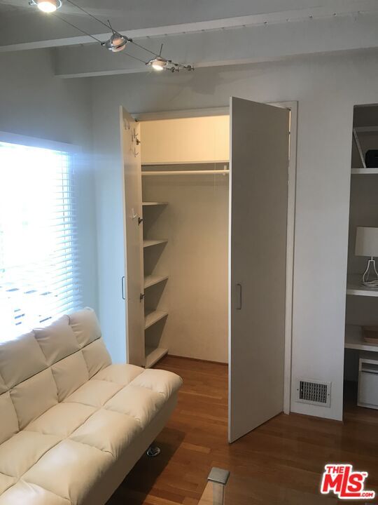 516 N San Vicente Blvd in West Hollywood, CA - Building Photo - Building Photo