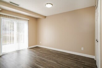 748 Tulip Ln in Greenwood, IN - Foto de edificio - Building Photo